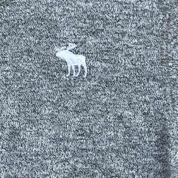 Youth grey abercrombie kids long sleeve shirt - Picture 2 of 4